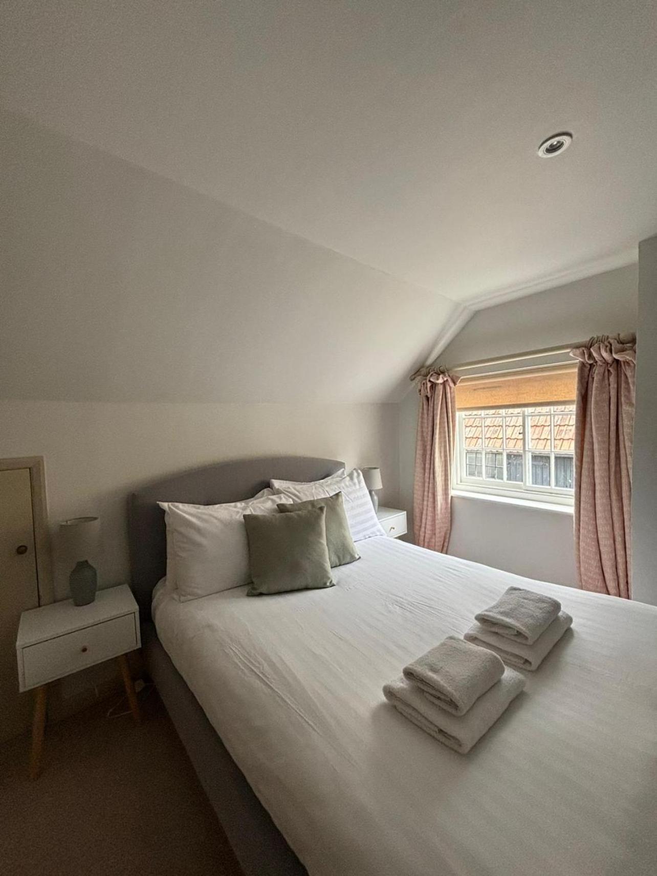 Elegant Oak Beamed House In Pretty Village - Cambridge Homehost Buckden  Dış mekan fotoğraf